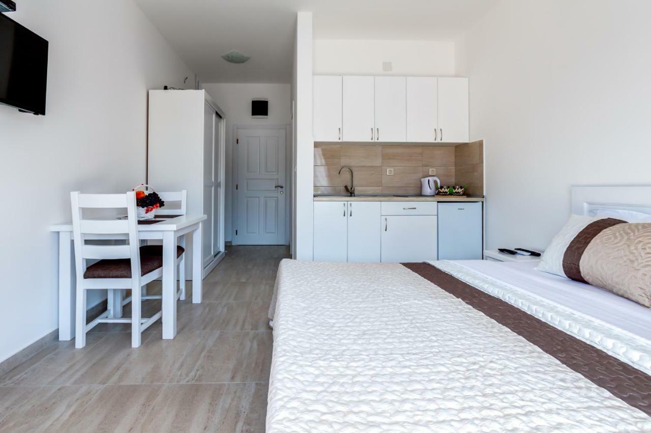 Villa San Apartments Тиват Экстерьер фото