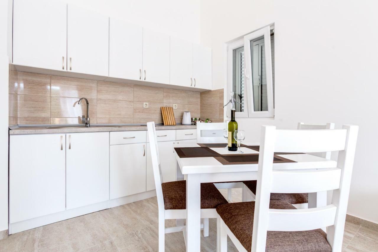 Villa San Apartments Тиват Экстерьер фото